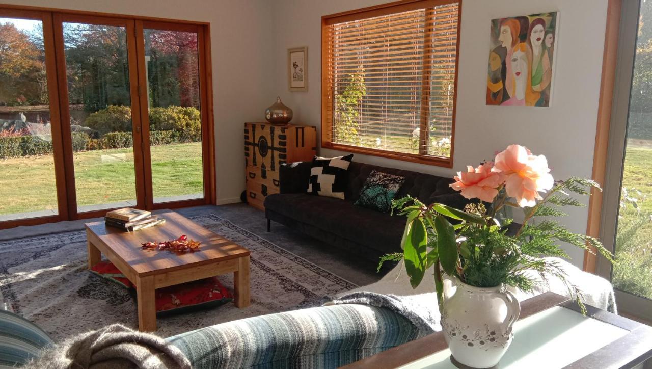 Апартаменты Rose & Stream Retreat Waikuku Экстерьер фото